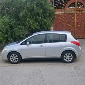 Nissan Tiida 2007