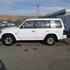 Mitsubishi Pajero 1992