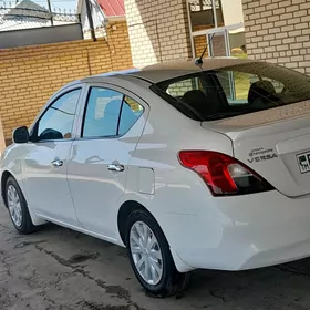 Nissan Versa 2012