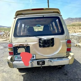 Mitsubishi Pajero 1990