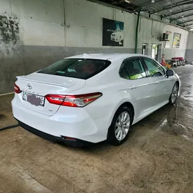 Toyota Camry 2019