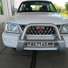 Mitsubishi L200 2004