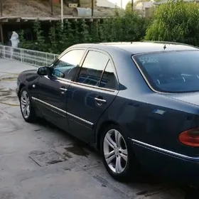 Mercedes-Benz E320 1999