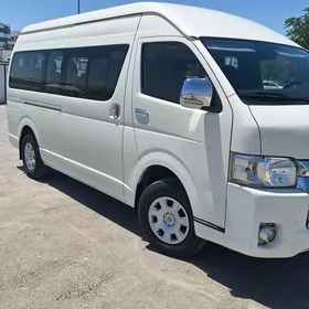 Toyota Hiace 2015