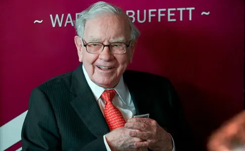 Baffet Berkshire Hathaway kompaniýasynyň 5,3 mlrd dollarlyk paýnamasyny haýyr-sahawata bagyş etdi