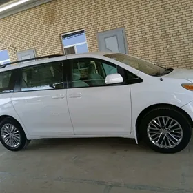 Toyota Sienna 2011