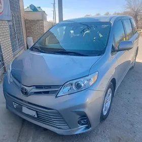 Toyota Sienna 2018