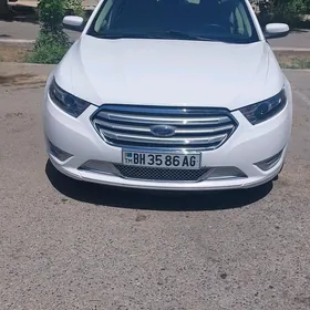 Ford Taurus 2018