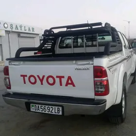 Toyota Hilux 2014