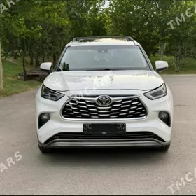 Toyota Highlander 2021