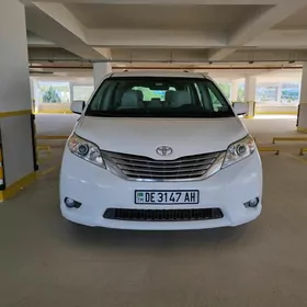 Toyota Sienna 2011