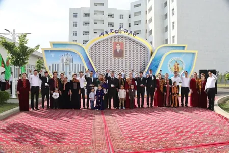 Город Аркадаг отметил первый юбилей: новоселье и концерт с участием турецких звезд