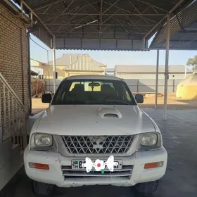 Mitsubishi L200 2003