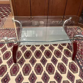 стеклянный столик