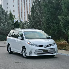 Toyota Sienna 2018