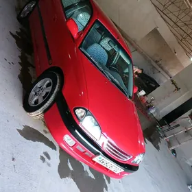 Toyota Avensis 1999