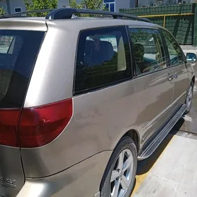 Toyota Sienna 2005