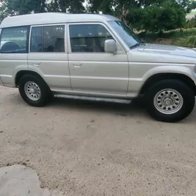 Mitsubishi Pajero 1993