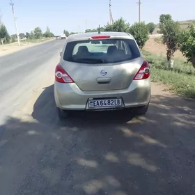 Nissan Tiida 2010