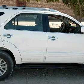 Toyota Fortuner 2011