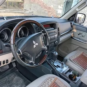 Mitsubishi Pajero 2013