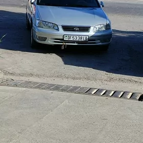 Toyota Camry 2000