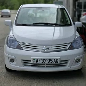 Nissan Tiida 2011