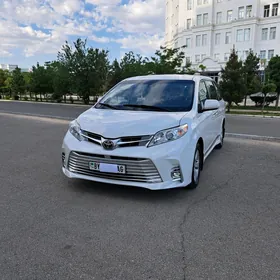 Toyota Sienna 2019