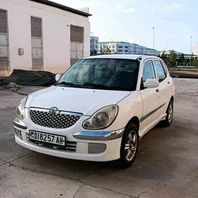 Daihatsu Sirion 2003