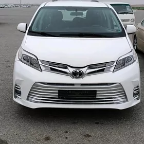 Toyota Sienna 2016