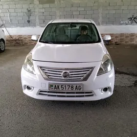 Nissan Versa 2013