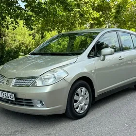 Nissan Tiida 2008