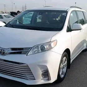 Toyota Sienna 2019