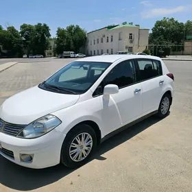 Nissan Versa 2012