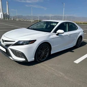 Toyota Camry 2021