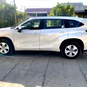 Toyota Highlander 2021