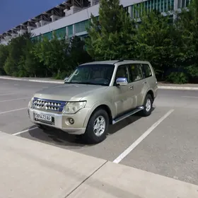 Mitsubishi Pajero 2008