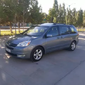 Toyota Sienna 2004