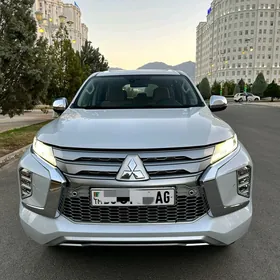 Mitsubishi Pajero 2020