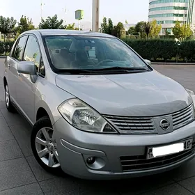 Nissan Tiida 2011