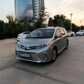 Toyota Sienna 2018