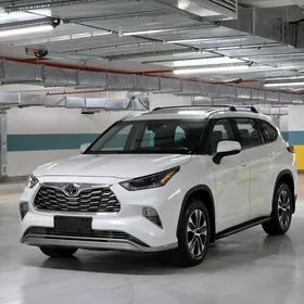 Toyota Highlander 2021