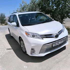 Toyota Sienna 2019