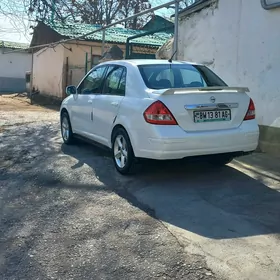 Nissan Versa 2011