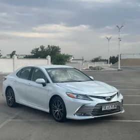 Toyota Camry 2021