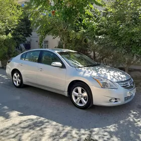 Nissan Altima 2010