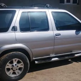 Nissan Pathfinder 2000