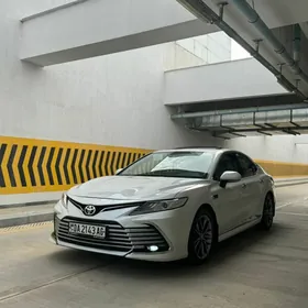 Toyota Camry 2021