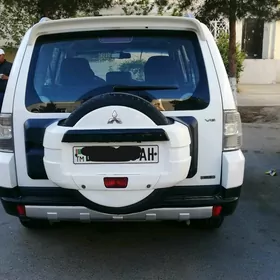 Mitsubishi Pajero 2008