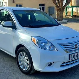 Nissan Versa 2013